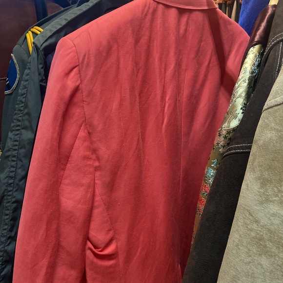 Burberry coral blazer size 40L. Cream silk lining needs to be steamed - Picture 3 of 4